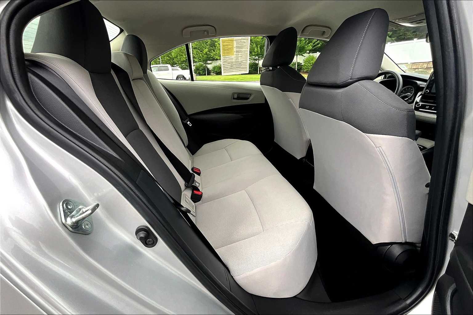 2022 Toyota Corolla LE - Photo 16