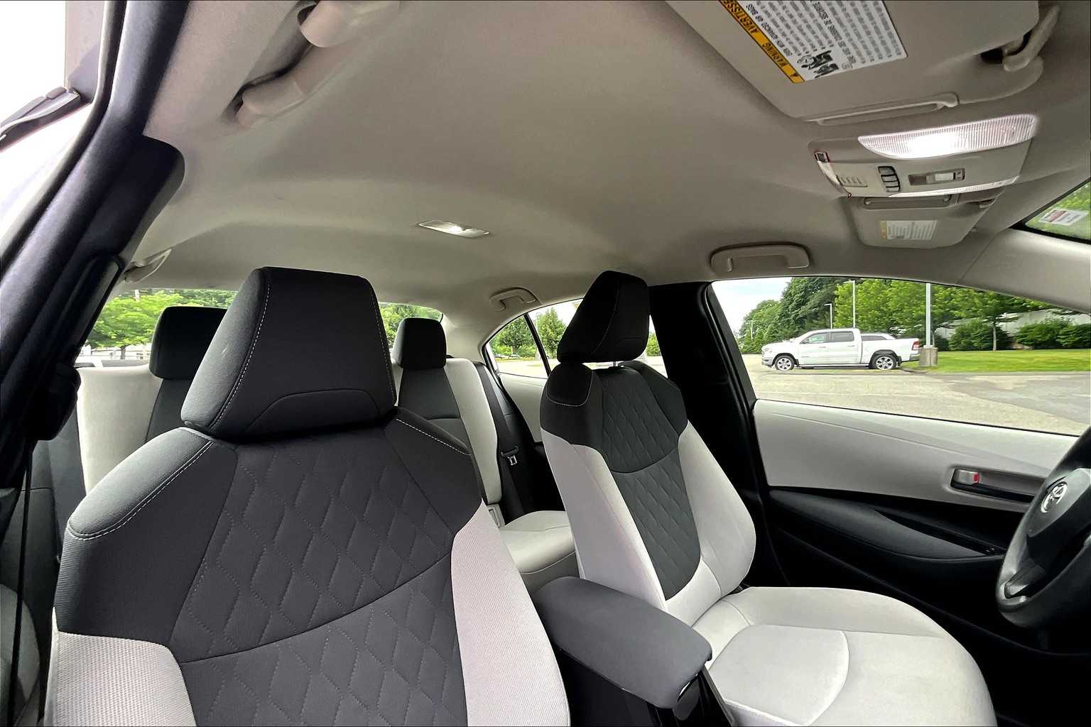 2022 Toyota Corolla LE - Photo 22