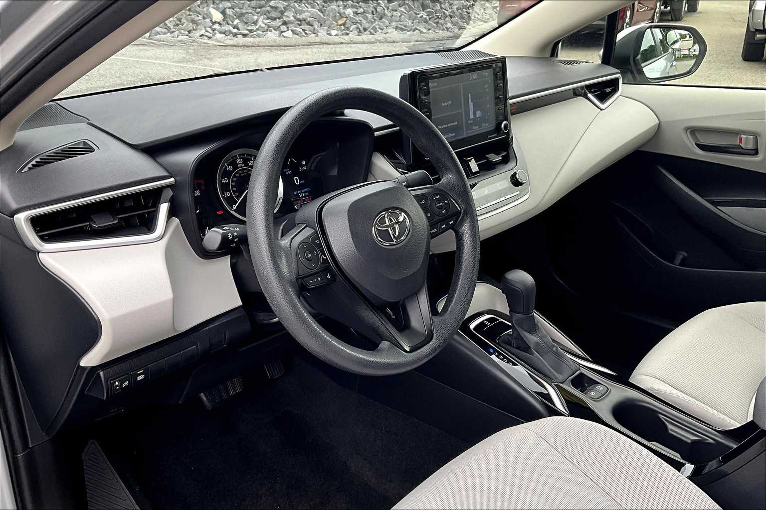 2022 Toyota Corolla LE - Photo 8