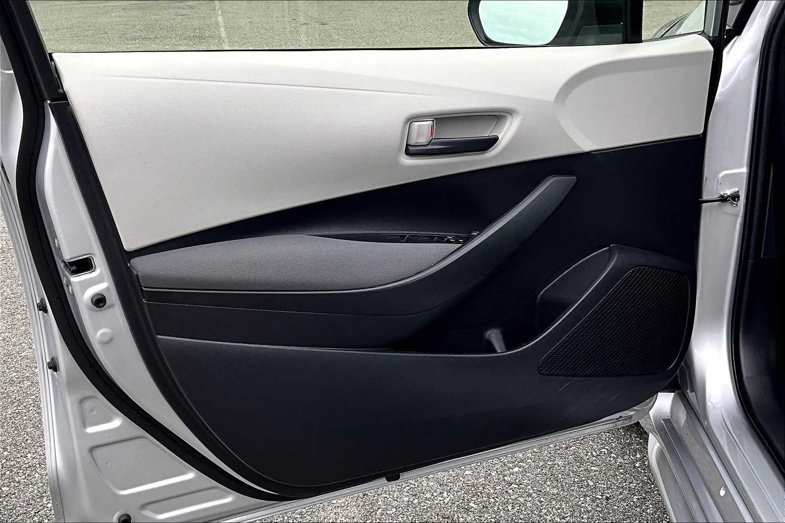 2022 Toyota Corolla LE - Photo 9