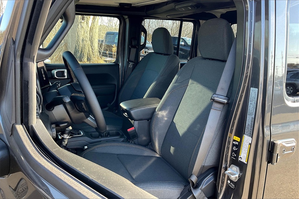 2025 Jeep Gladiator Willys - Photo 11