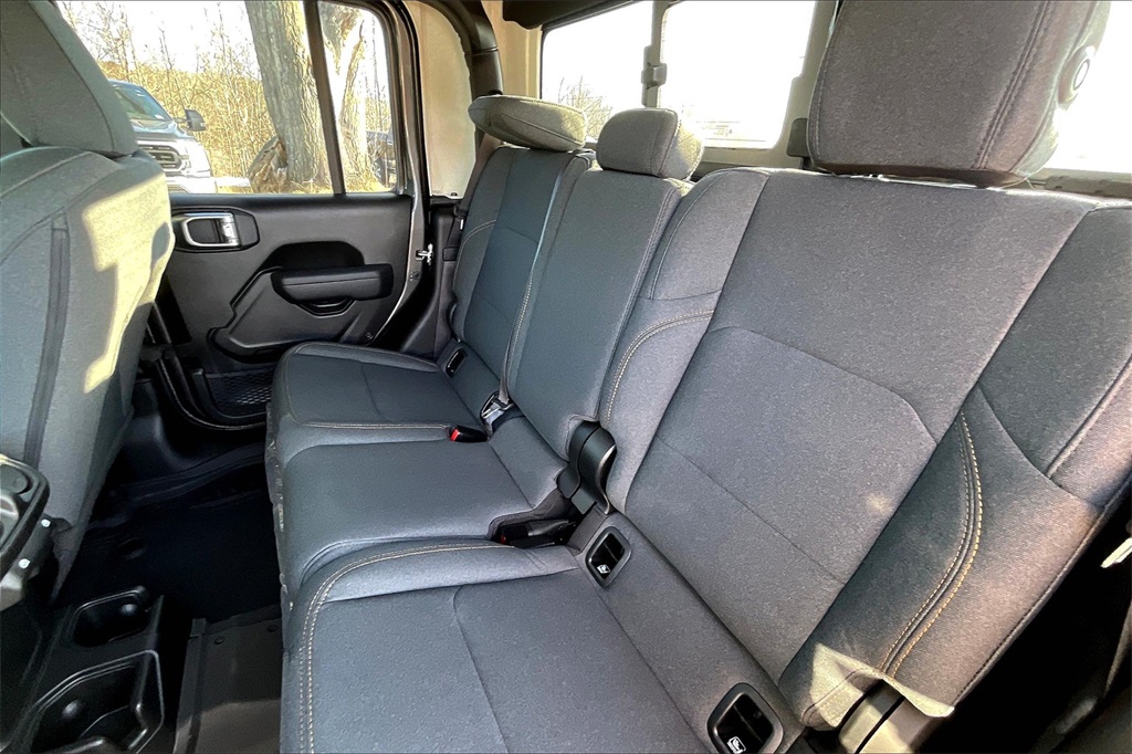 2025 Jeep Gladiator Willys - Photo 15