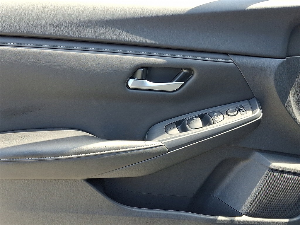 2025 Nissan Sentra SV - Photo 8