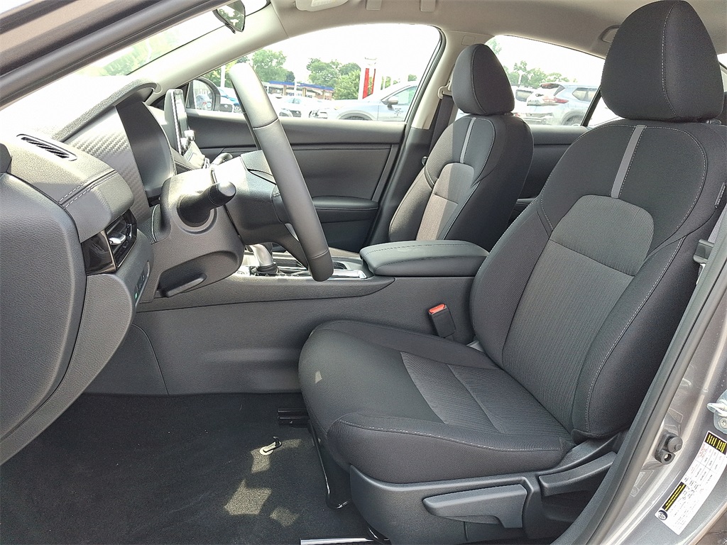 2025 Nissan Sentra SV - Photo 9