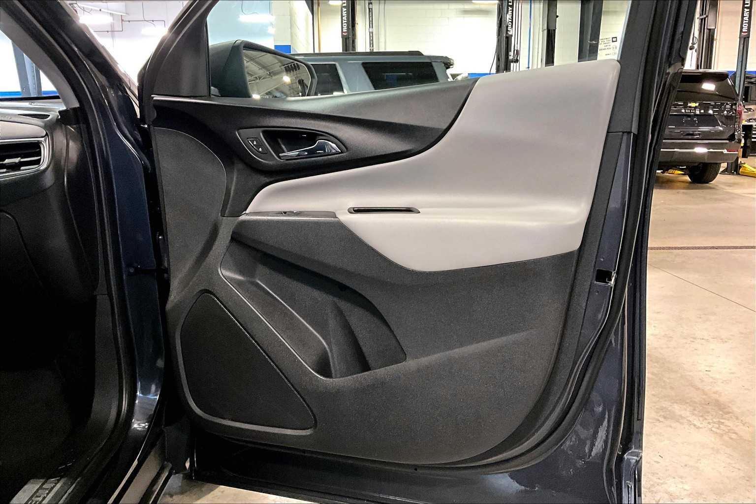 2022 Chevrolet Equinox LS - Photo 12