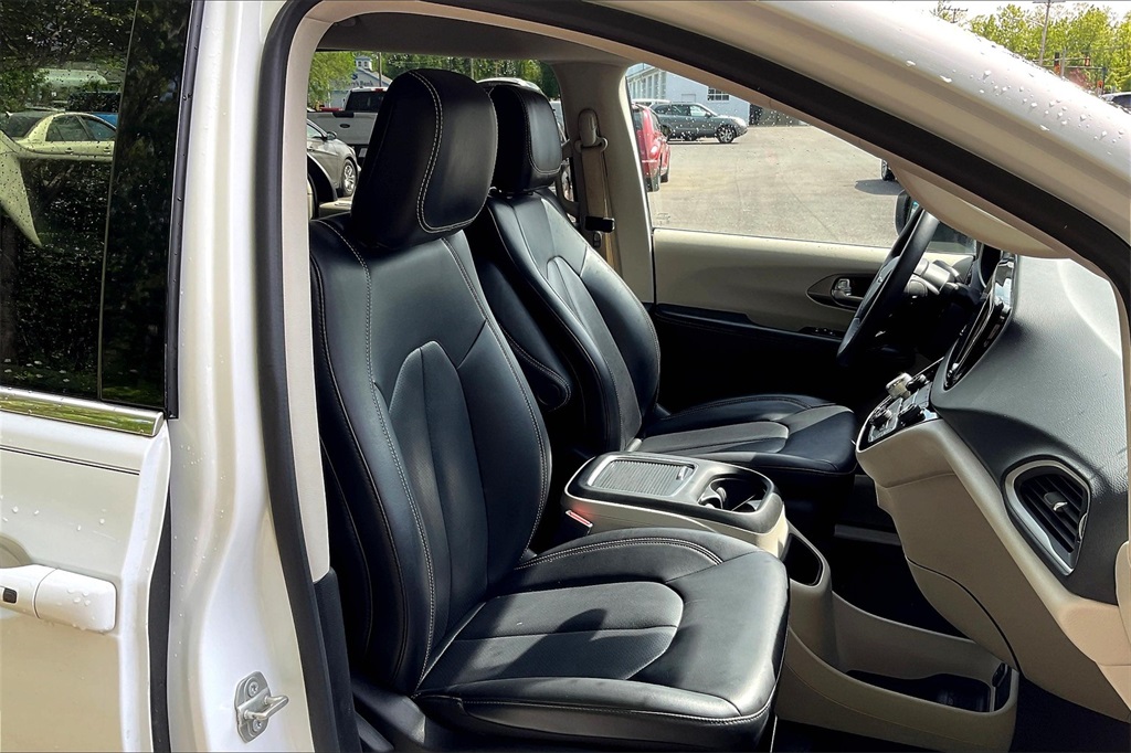 2023 Chrysler Pacifica Touring L - Photo 11