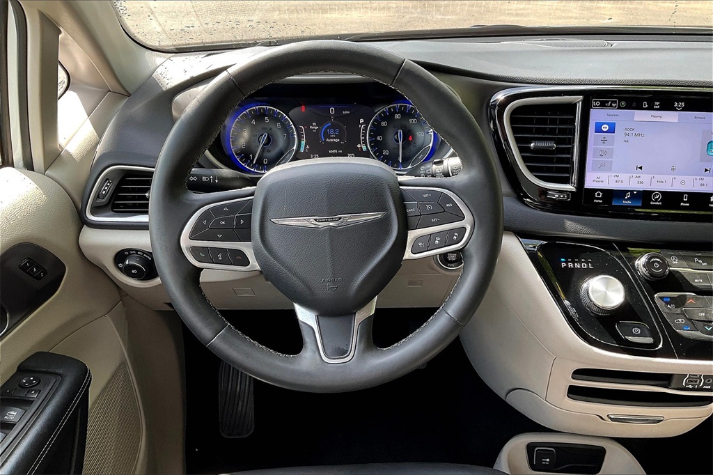 2023 Chrysler Pacifica Touring L - Photo 18