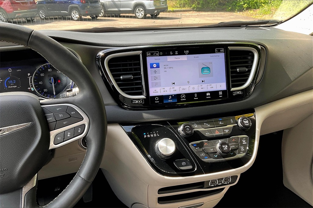 2023 Chrysler Pacifica Touring L - Photo 19