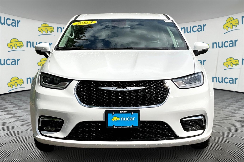 2023 Chrysler Pacifica Touring L - Photo 2