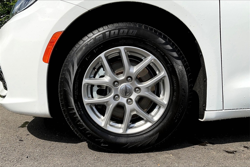 2023 Chrysler Pacifica Touring L - Photo 23