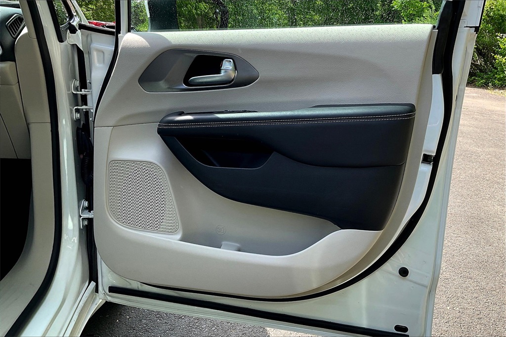 2023 Chrysler Pacifica Touring L - Photo 27