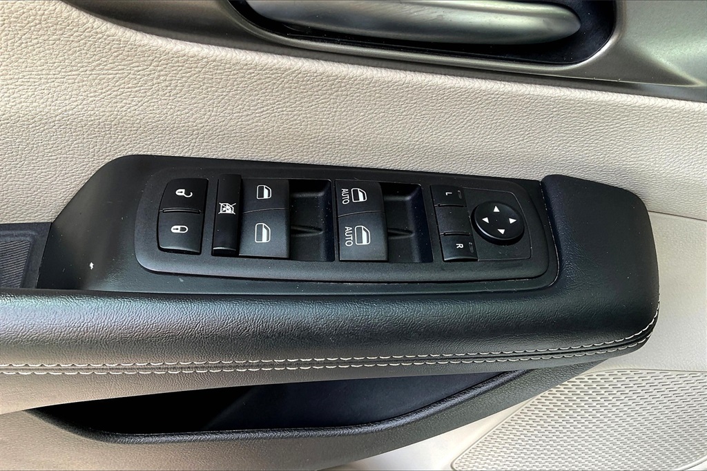 2023 Chrysler Pacifica Touring L - Photo 29
