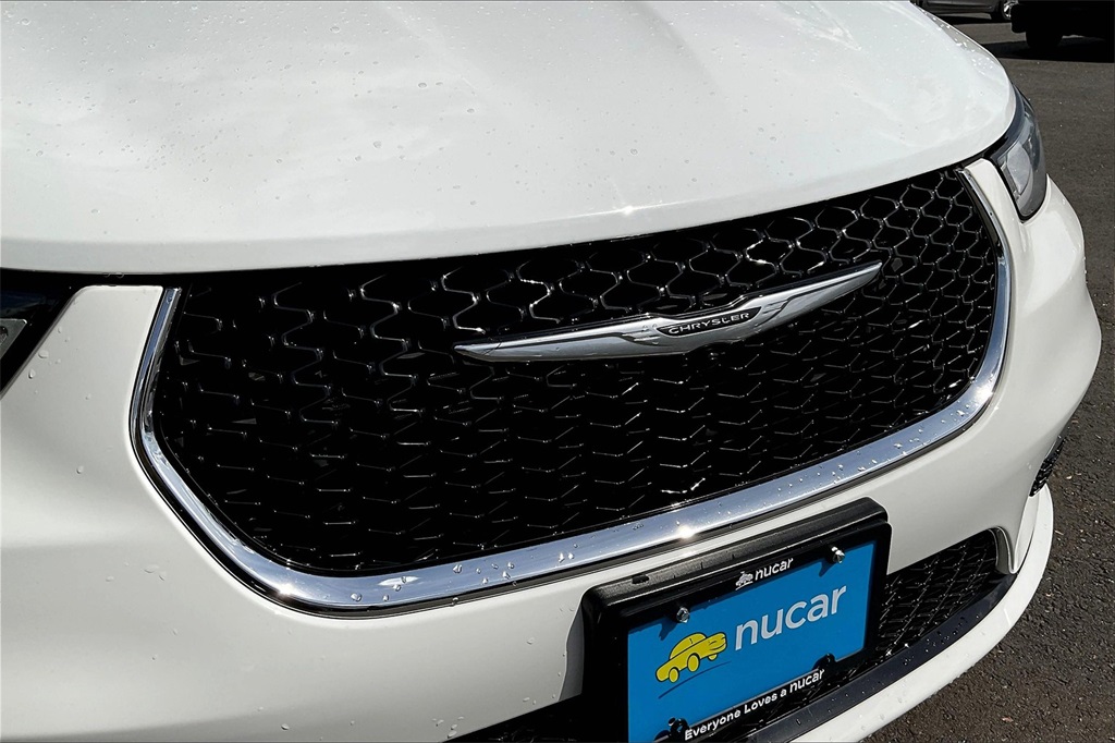 2023 Chrysler Pacifica Touring L - Photo 30