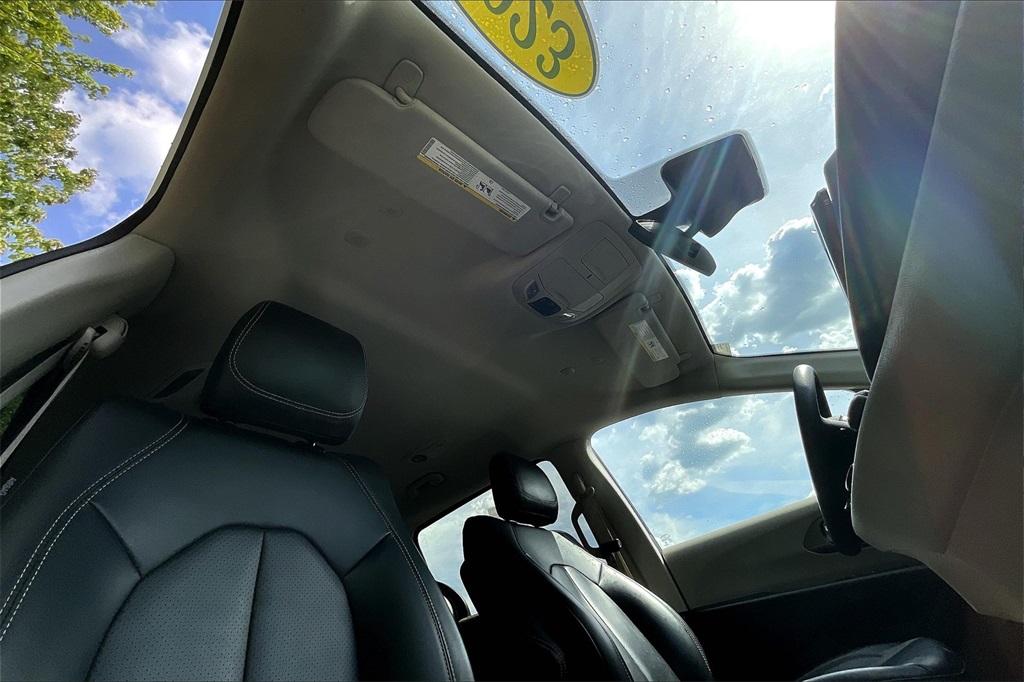 2023 Chrysler Pacifica Touring L - Photo 7