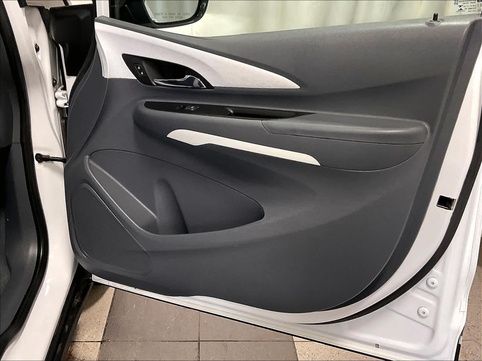 2017 Chevrolet Bolt EV LT - Photo 12