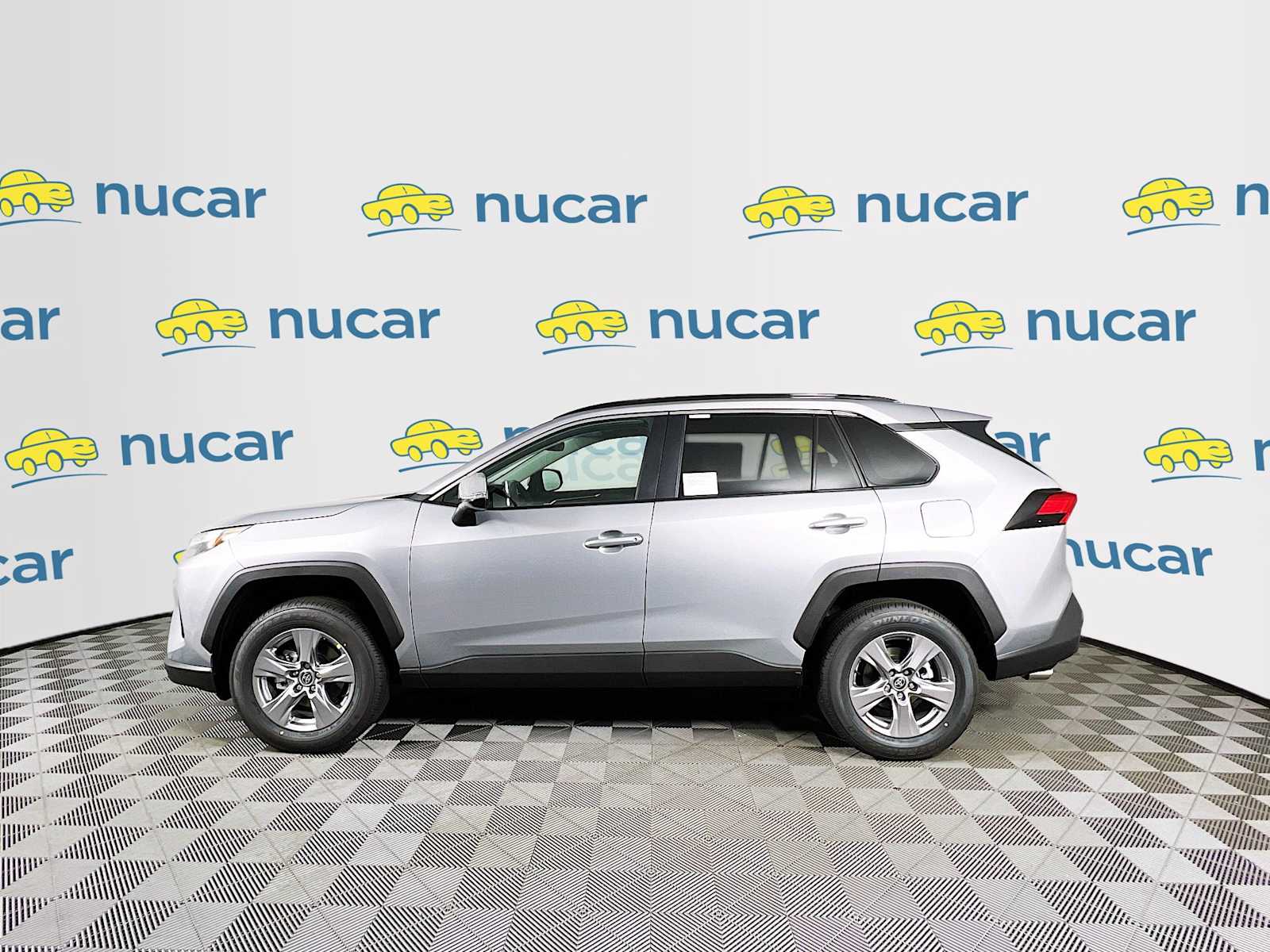 2025 Toyota RAV4 XLE - Photo 3