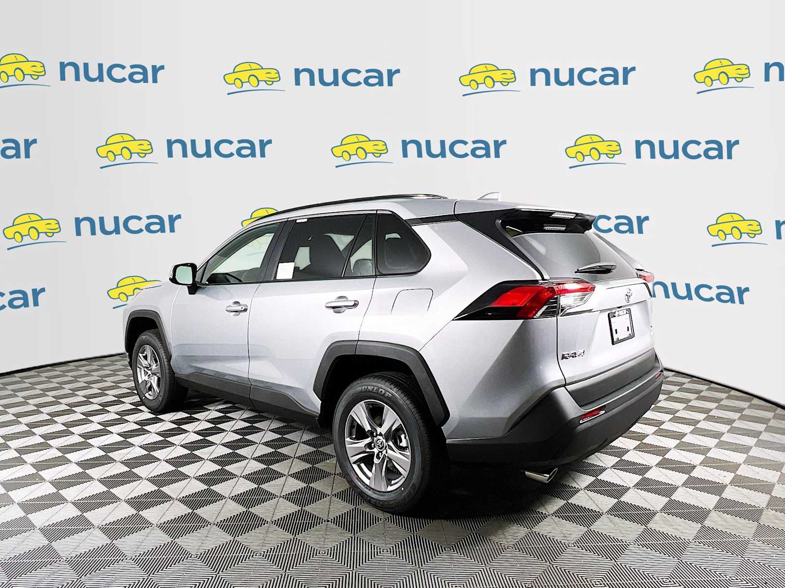 2025 Toyota RAV4 XLE - Photo 4