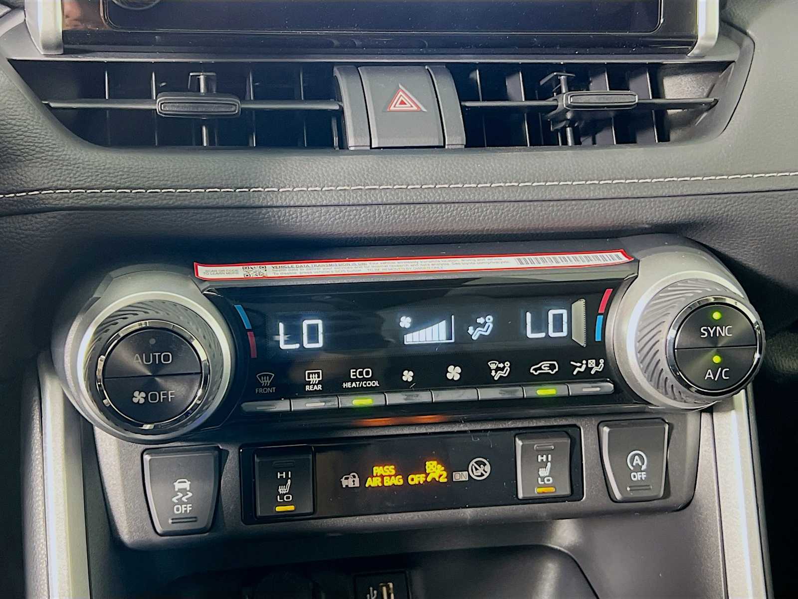 2025 Toyota RAV4 XLE - Photo 10