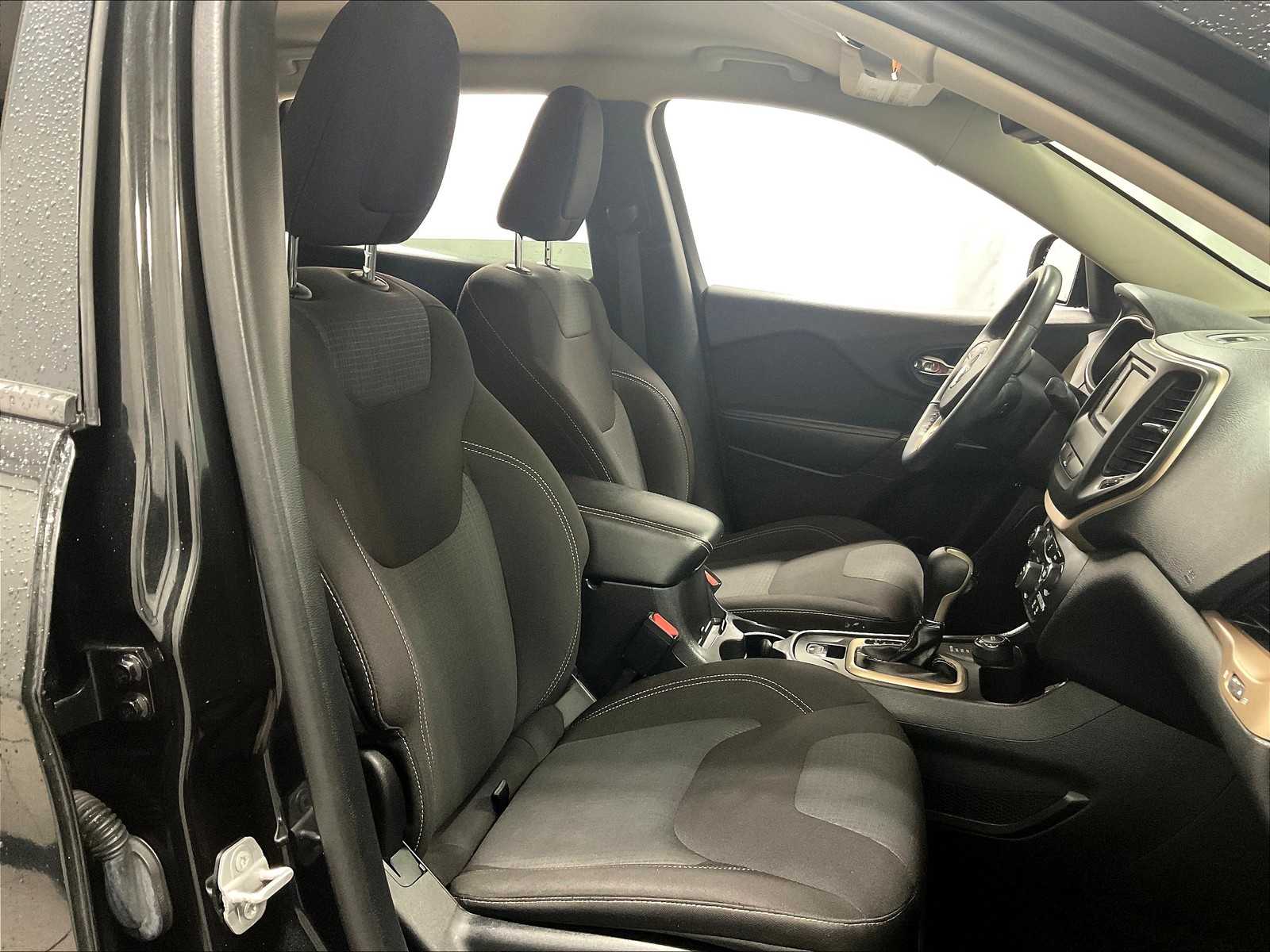 2016 Jeep Cherokee Altitude - Photo 11