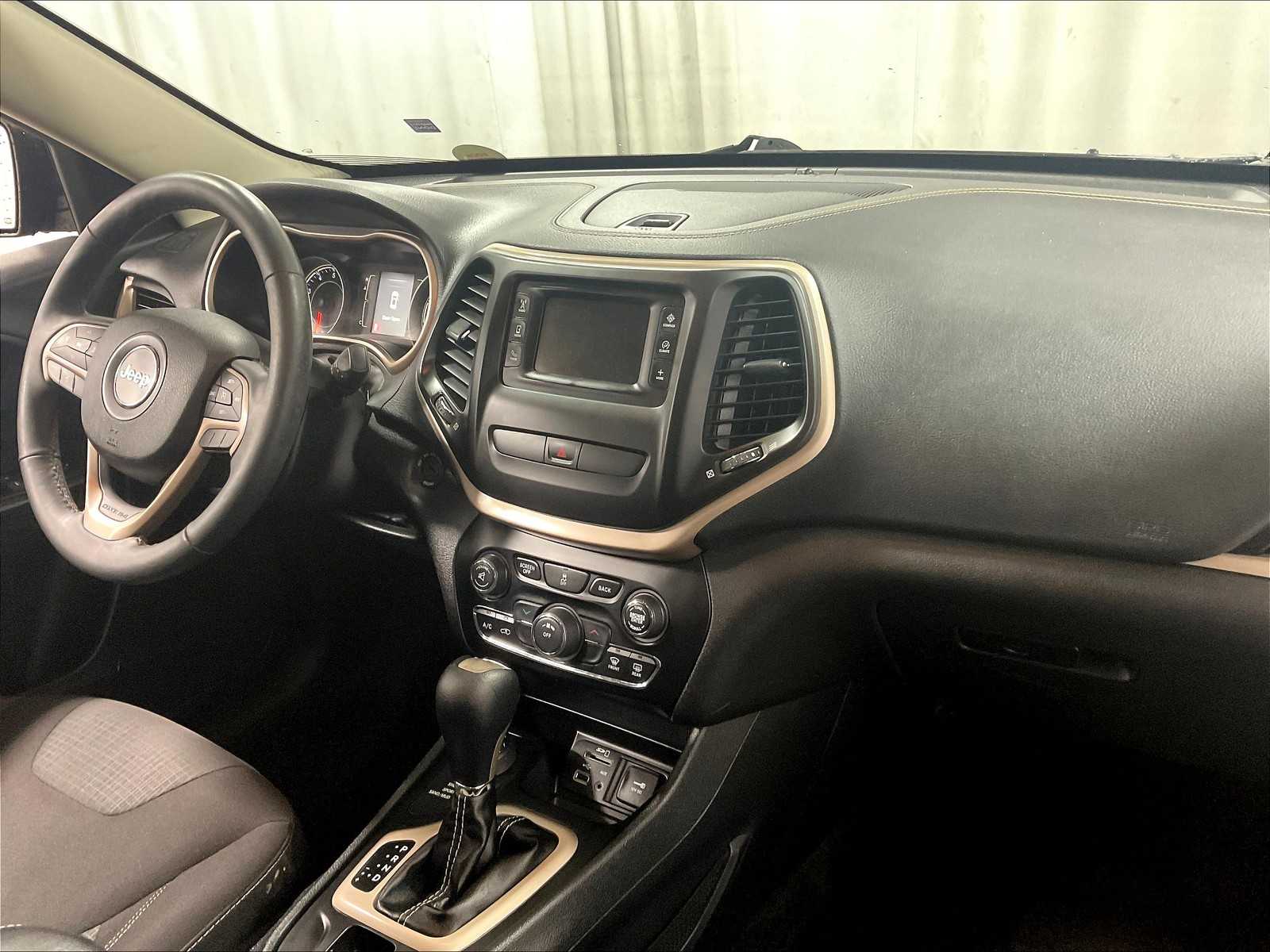 2016 Jeep Cherokee Altitude - Photo 14