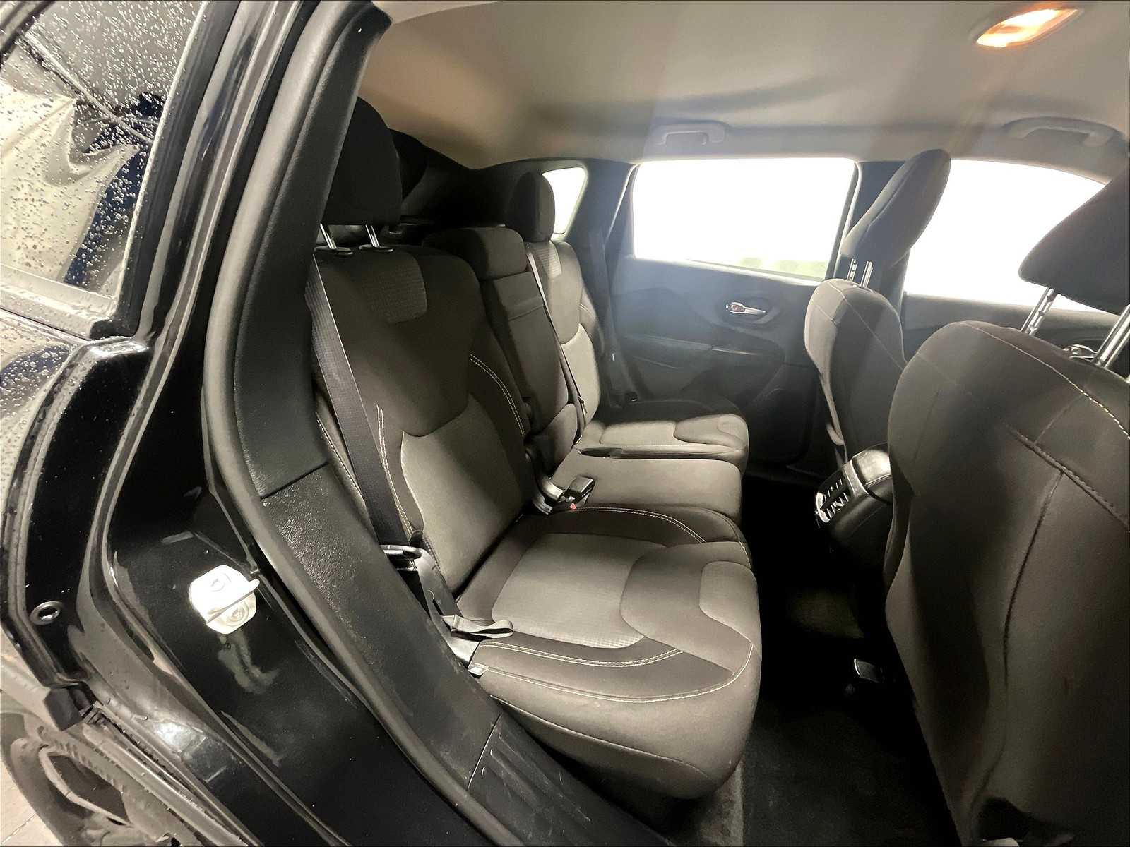 2016 Jeep Cherokee Altitude - Photo 16
