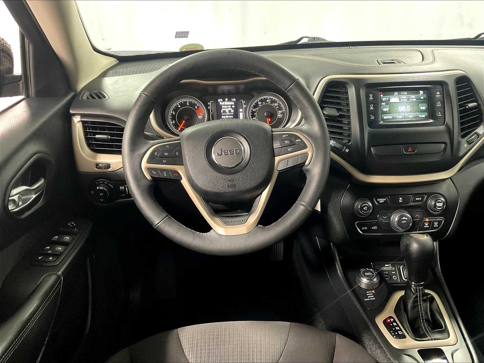 2016 Jeep Cherokee Altitude - Photo 18