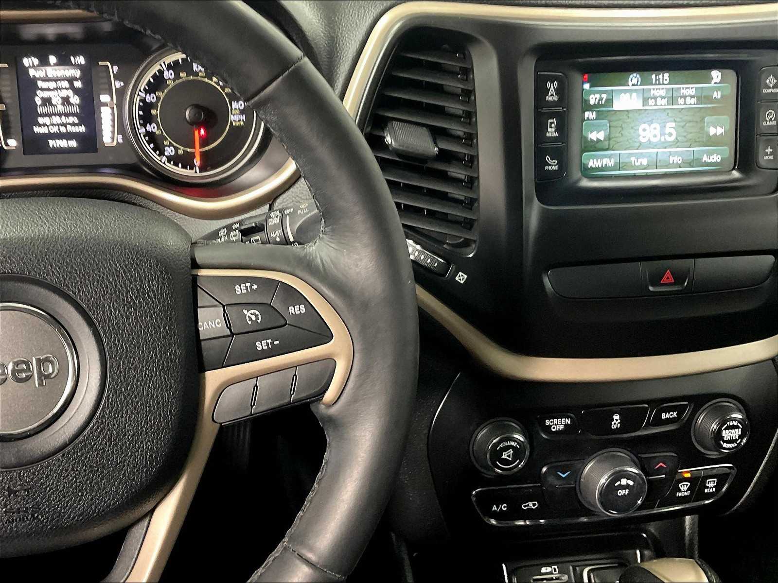 2016 Jeep Cherokee Altitude - Photo 19
