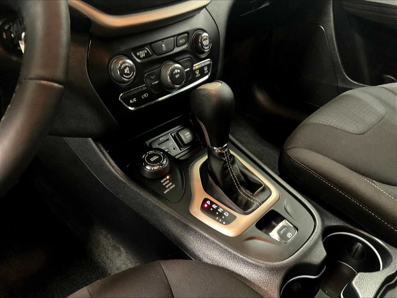2016 Jeep Cherokee Altitude - Photo 21