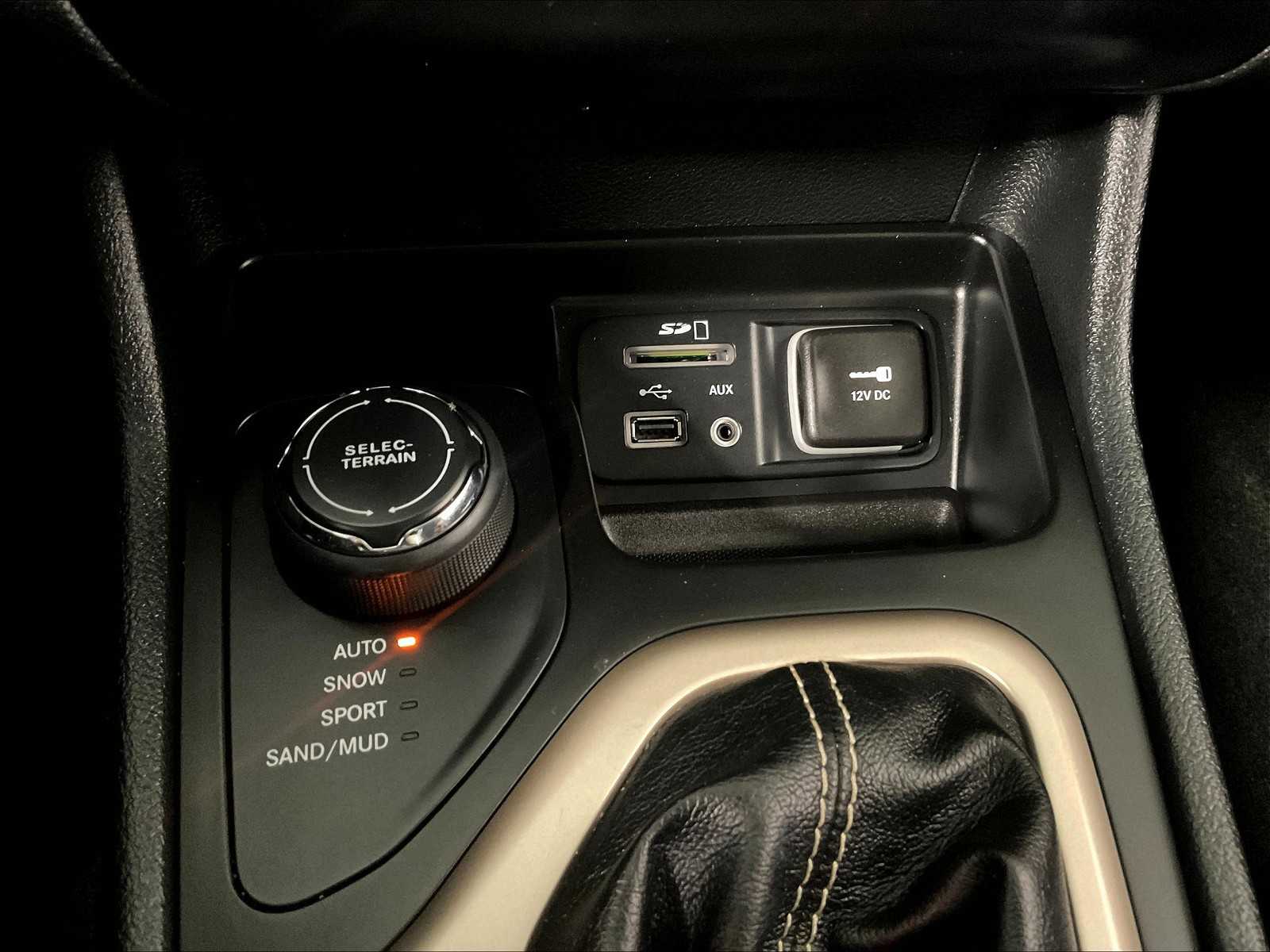 2016 Jeep Cherokee Altitude - Photo 27
