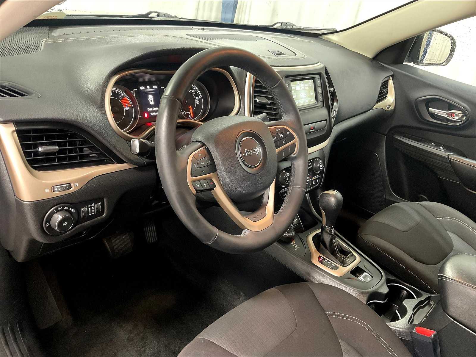 2016 Jeep Cherokee Altitude - Photo 8