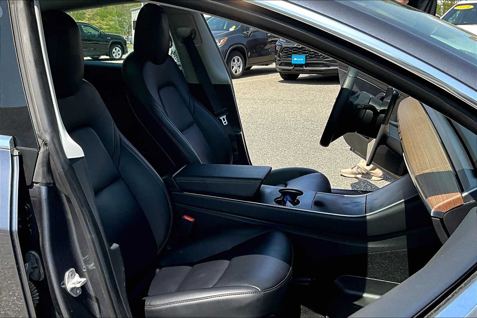 2020 Tesla Model 3 Long Range - Photo 11