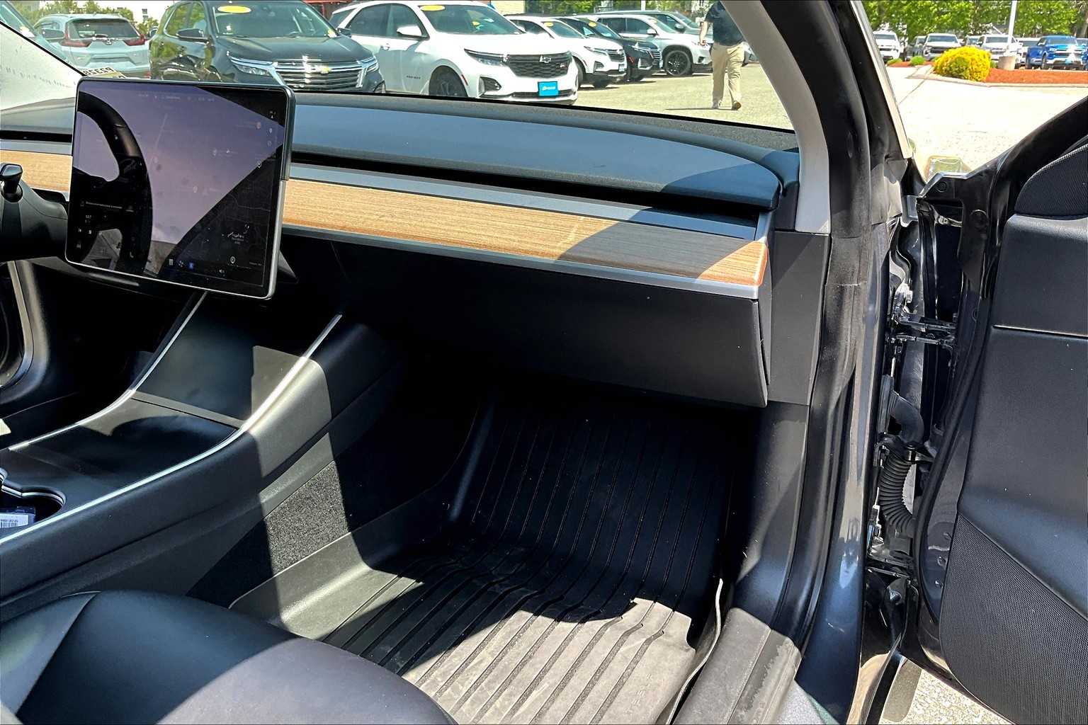 2020 Tesla Model 3 Long Range - Photo 13