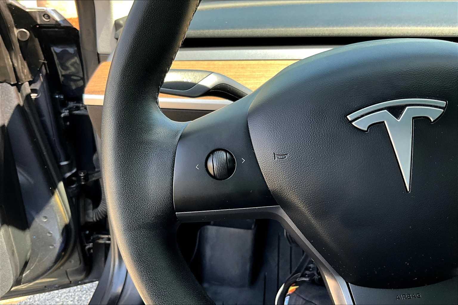 2020 Tesla Model 3 Long Range - Photo 22