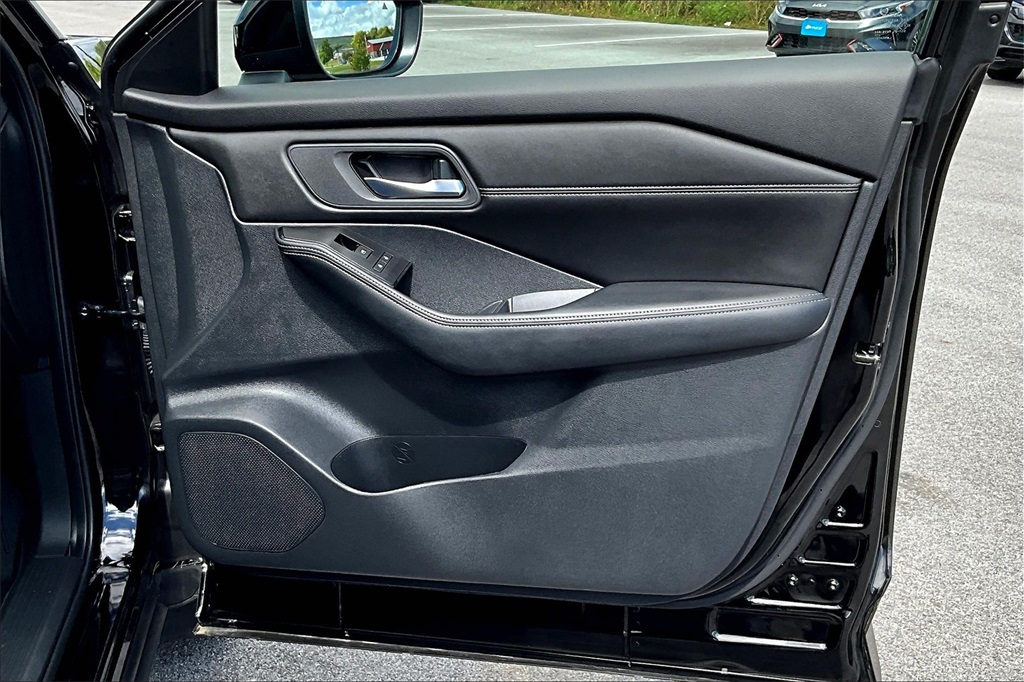 2024 Nissan Rogue SV - Photo 12
