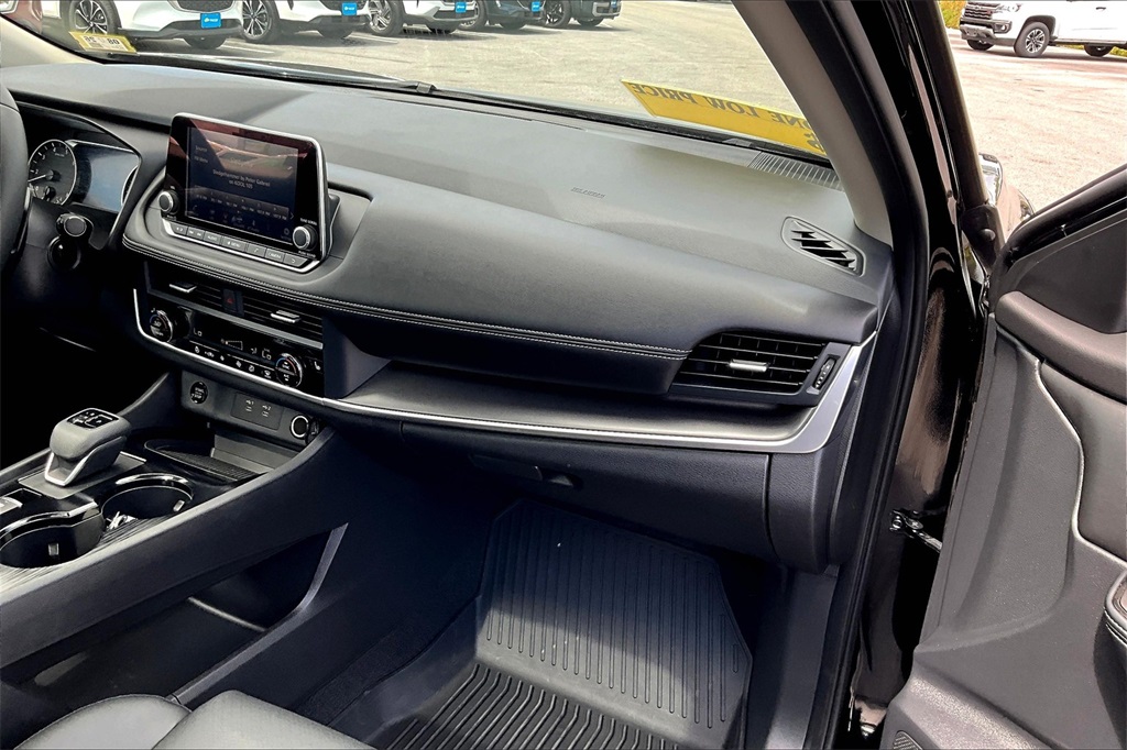 2024 Nissan Rogue SV - Photo 13