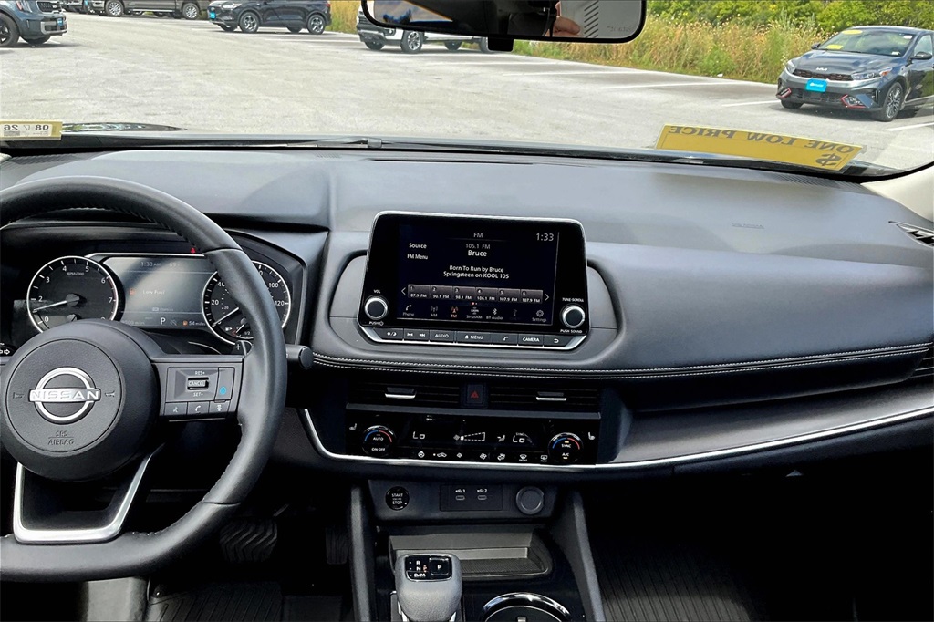 2024 Nissan Rogue SV - Photo 18