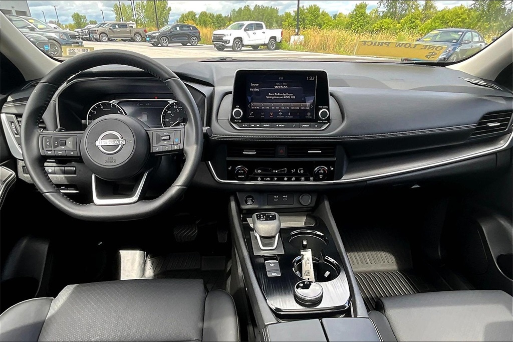 2024 Nissan Rogue SV - Photo 21