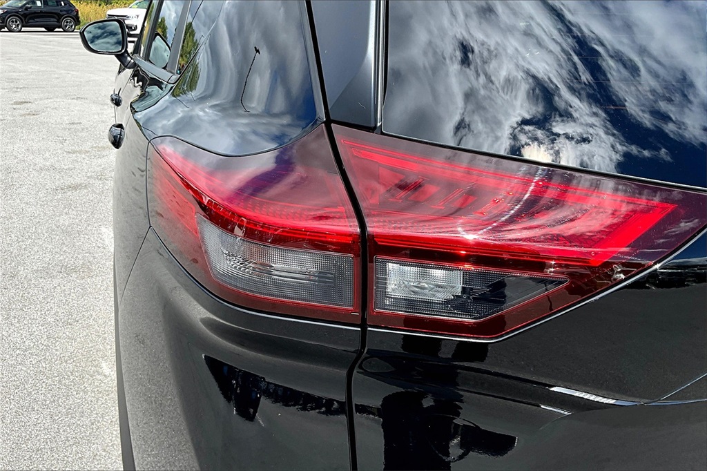 2024 Nissan Rogue SV - Photo 31
