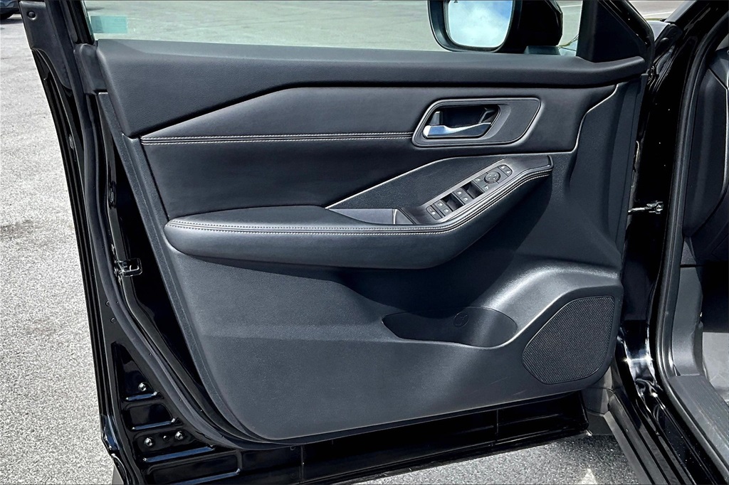2024 Nissan Rogue SV - Photo 9