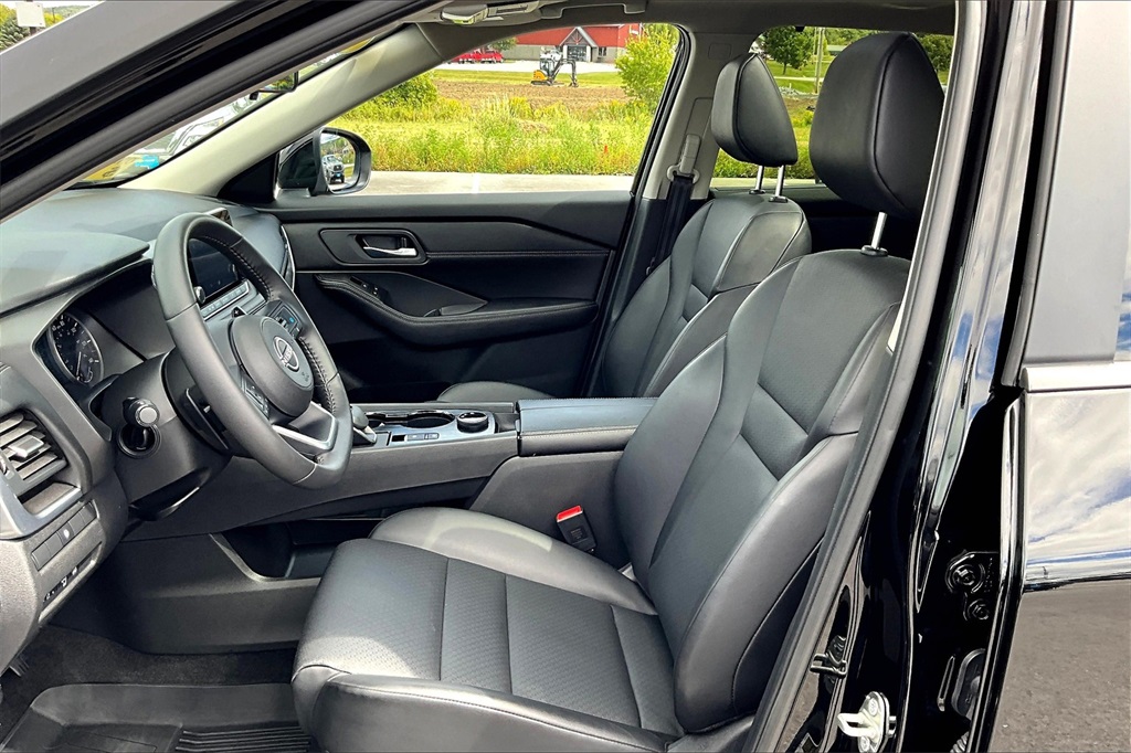 2024 Nissan Rogue SV - Photo 10