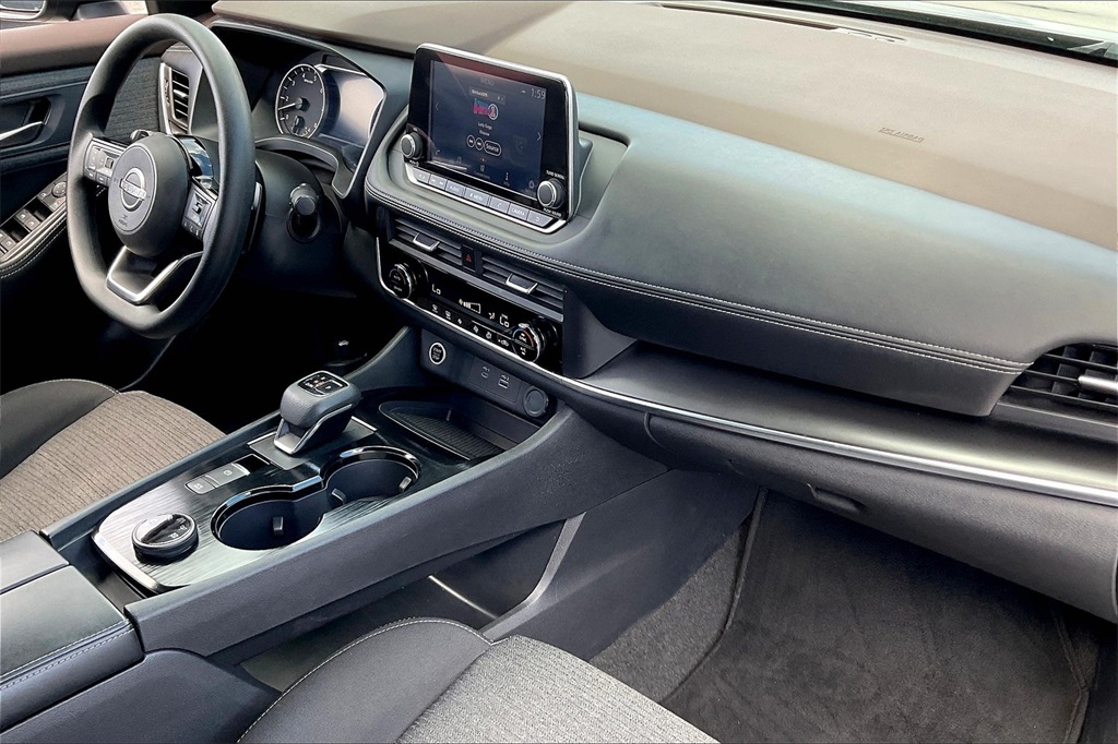 2023 Nissan Rogue SV - Photo 13