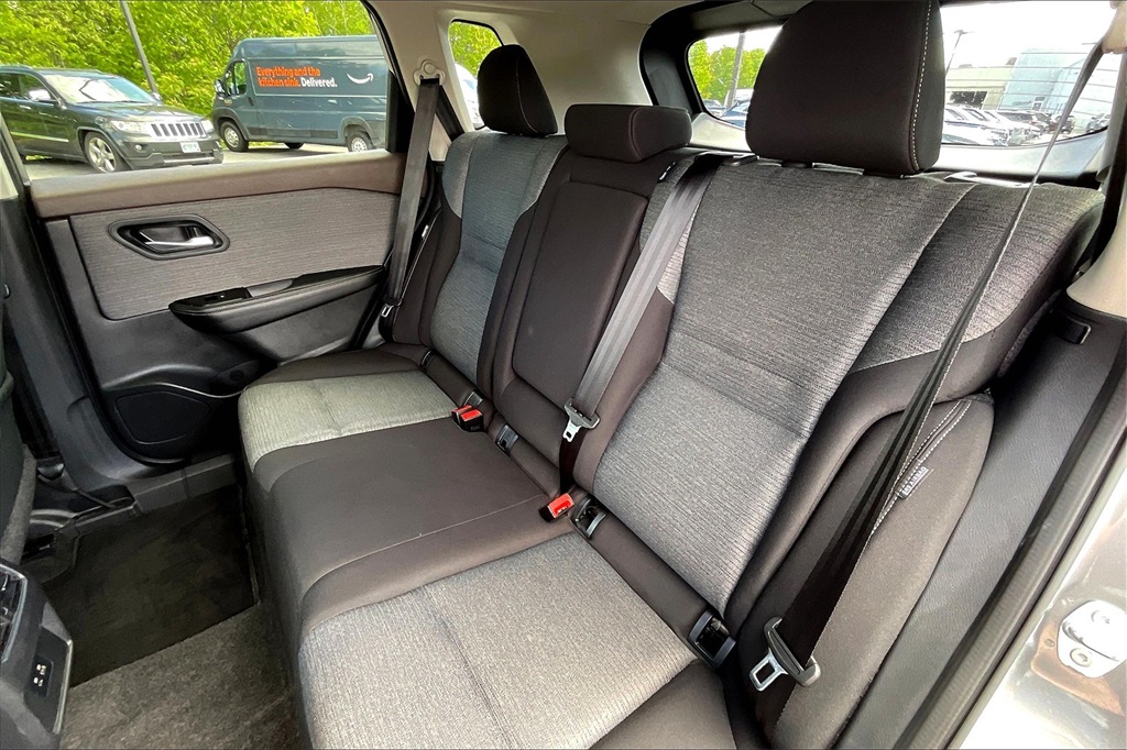 2023 Nissan Rogue SV - Photo 14