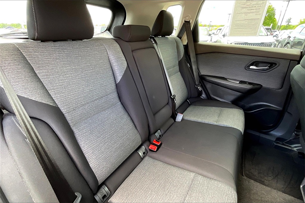 2023 Nissan Rogue SV - Photo 15