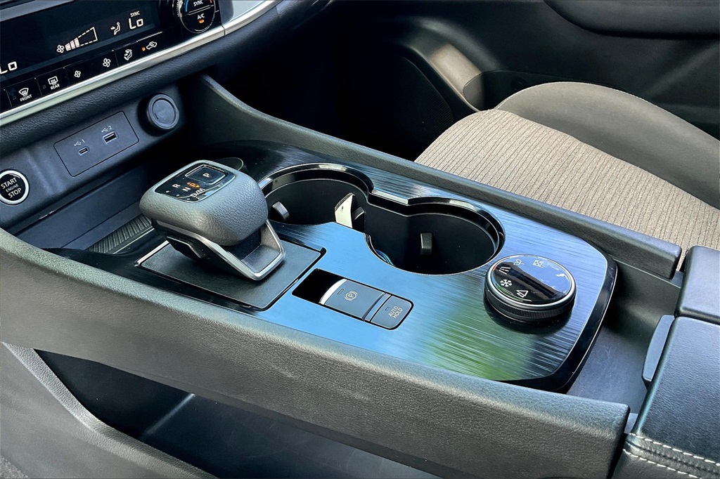 2023 Nissan Rogue SV - Photo 19