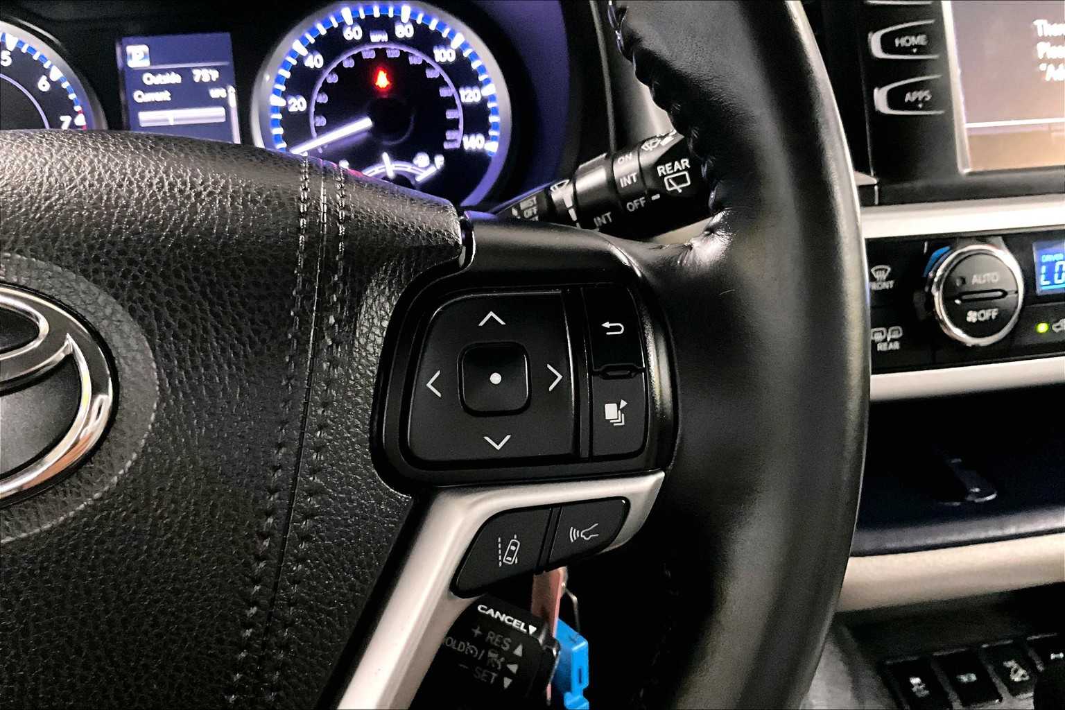 2019 Toyota Highlander LE - Photo 24
