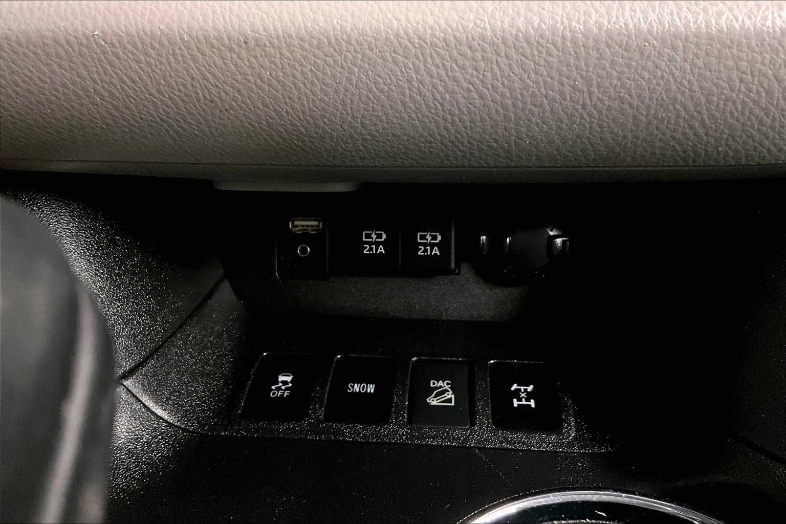 2019 Toyota Highlander LE - Photo 27