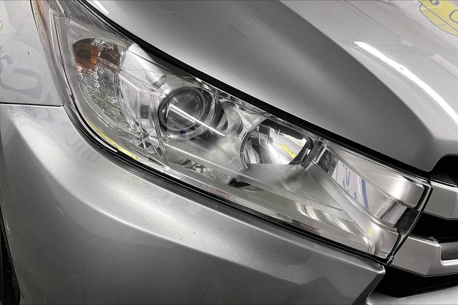 2019 Toyota Highlander LE - Photo 33