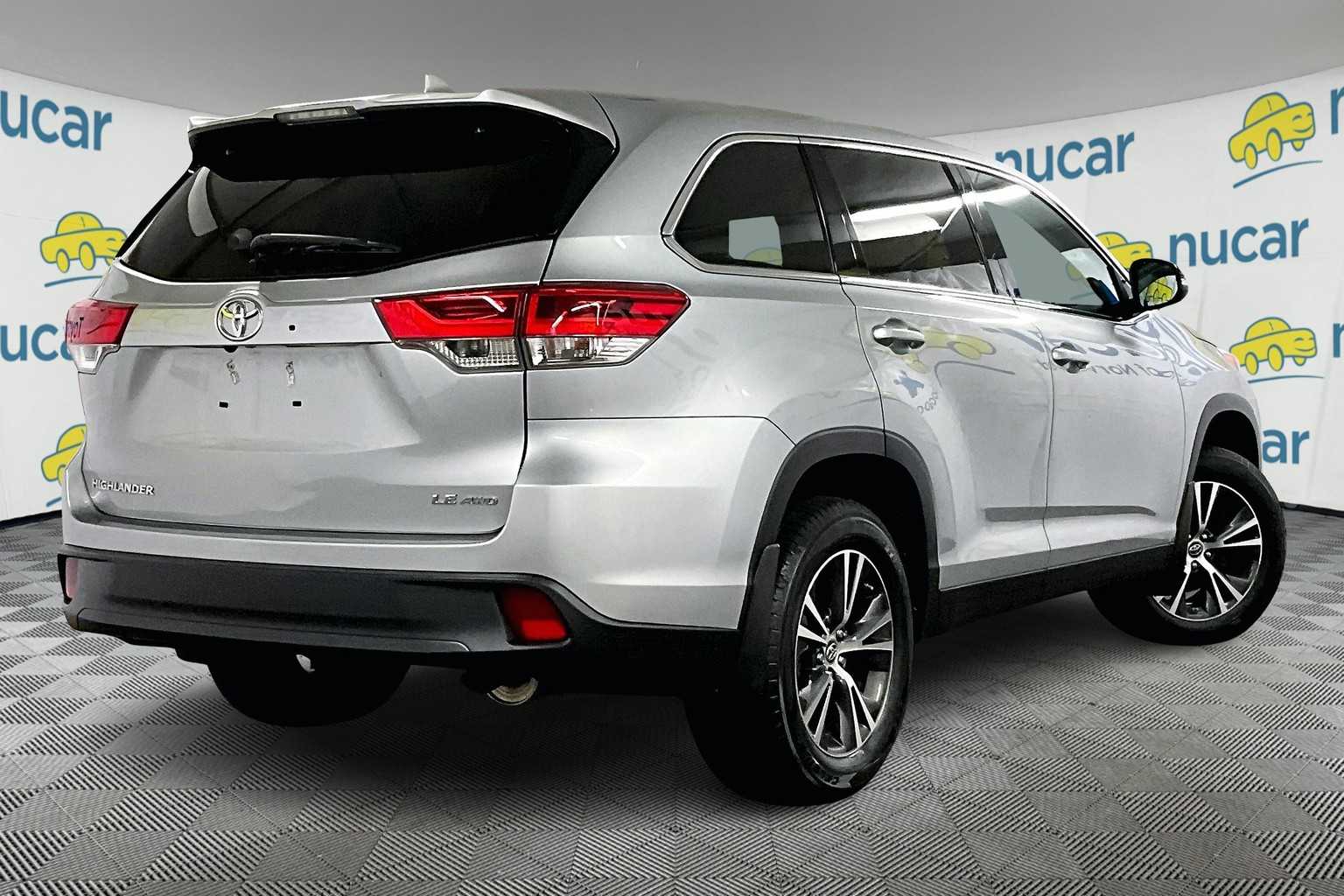 2019 Toyota Highlander LE - Photo 6