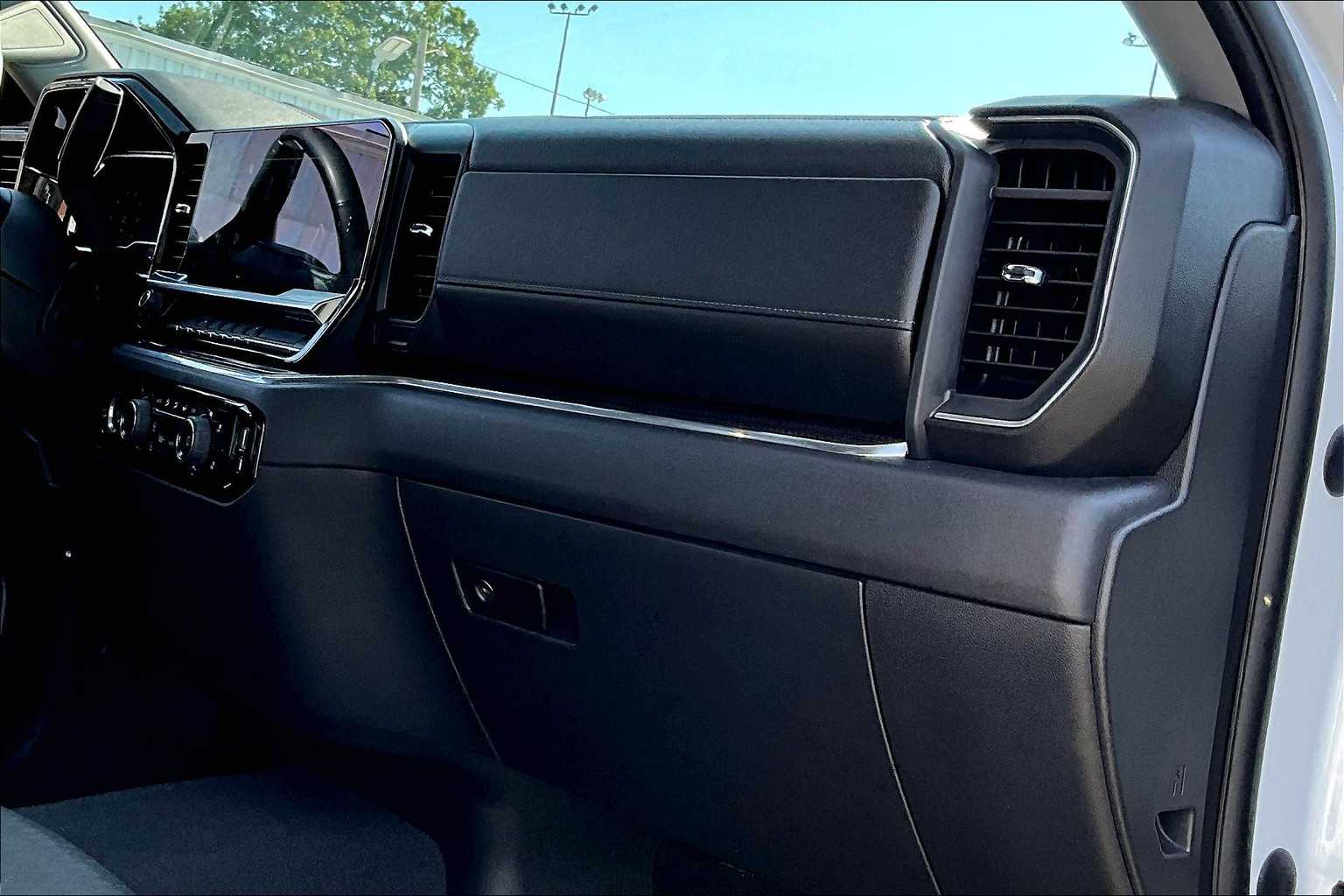 2023 Chevrolet Silverado 1500 LT - Photo 14