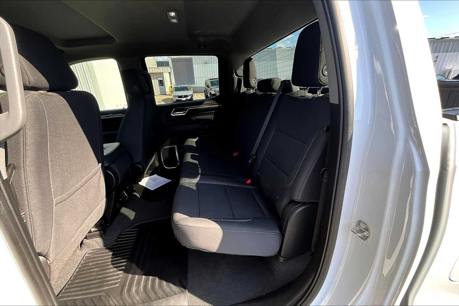 2023 Chevrolet Silverado 1500 LT - Photo 15